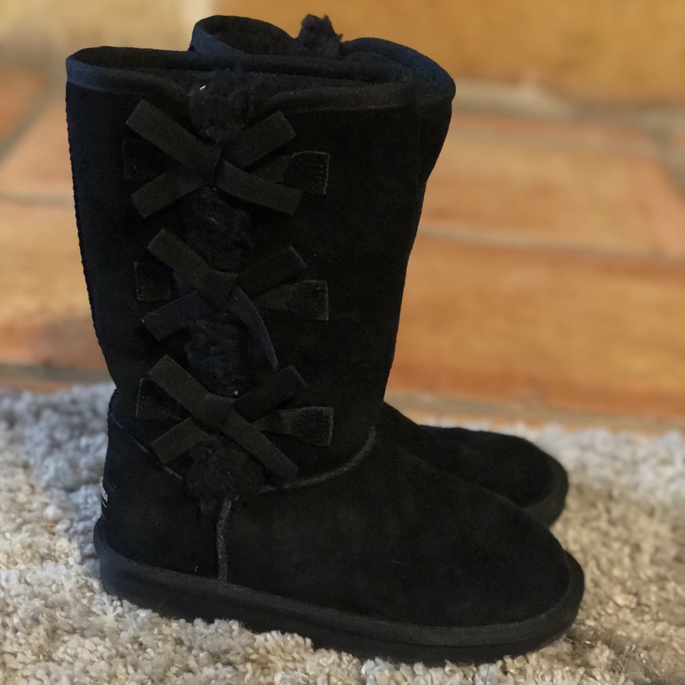 Kids size 1 black koolaburra by UGG snow boots